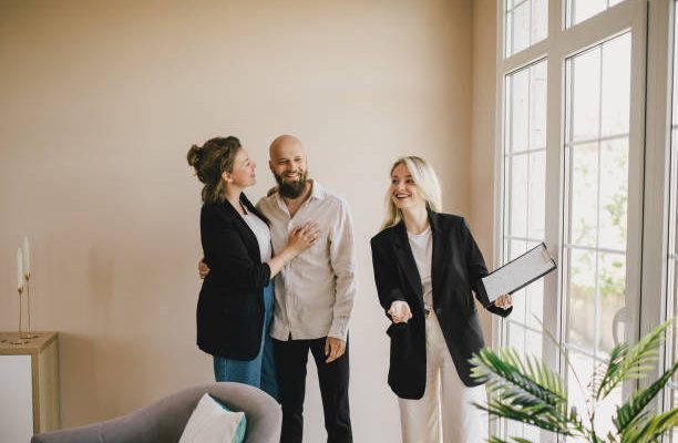 Lorsqu’on visite un logement, il est crucial de vérifier si le bien est au bon prix. En effet, un prix mal évalué peut nuire à votre projet.