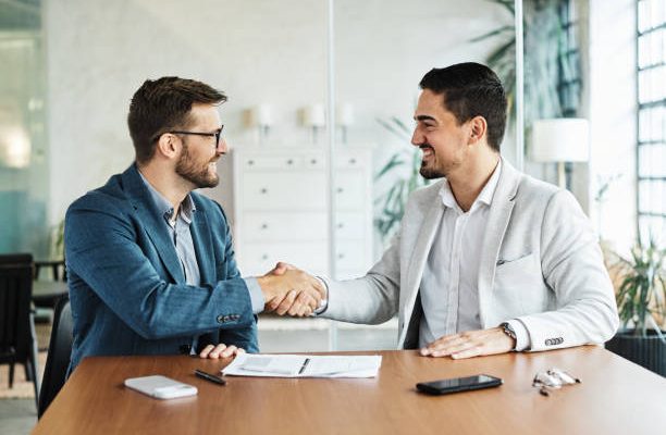 Tout d’abord, il est essentiel de distinguer les deux notions. En effet, une résidence principale est le logement où vous vivez.
