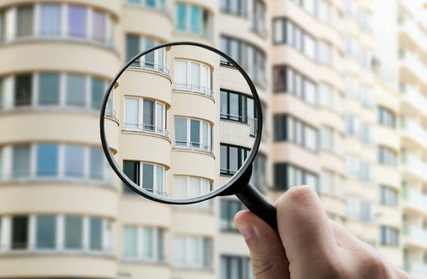 Un prêt à taux fixe conserve le même taux d'intérêt pendant toute la durée du crédit. En d’autres termes, le taux ne change jamais.